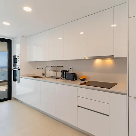 Modern 3 Bedroom With Sea Views * Εστεπόνα