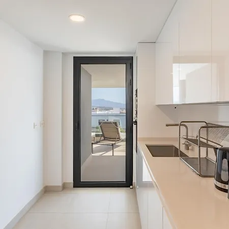 Modern 3 Bedroom With Sea Views * Εστεπόνα