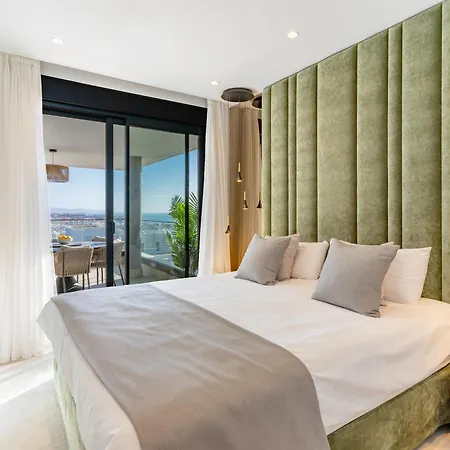 Modern 3 Bedroom With Sea Views * Εστεπόνα