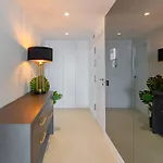 Modern 3 Bedroom With Sea Views Apartment *