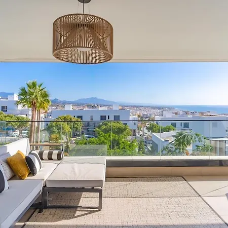 Modern 3 Bedroom With Sea Views