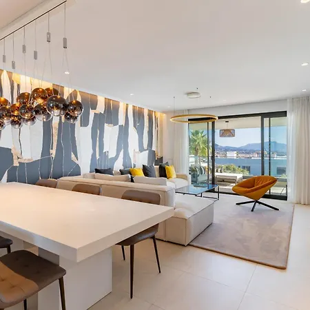 Modern 3 Bedroom With Sea Views