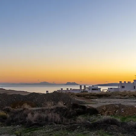 Modern 3 Bedroom With Sea Views *