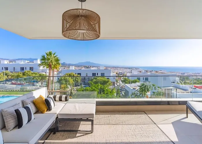 Modern 3 Bedroom With Sea Views