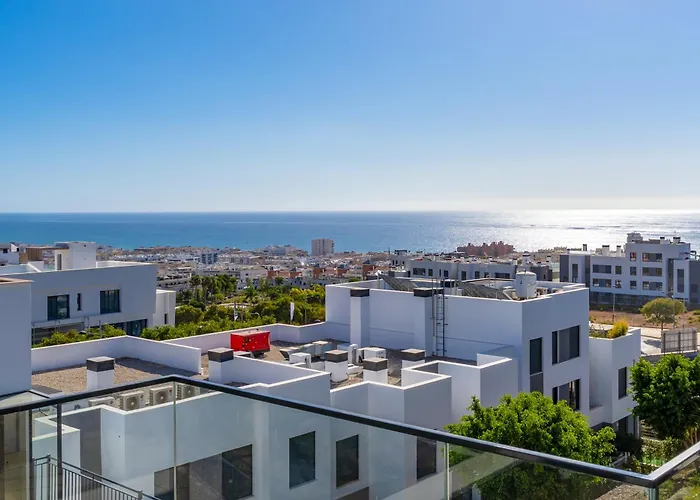 Appartement Modern 3 Bedroom With Sea Views