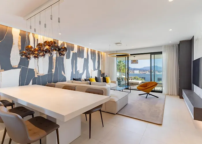 Modern 3 Bedroom With Sea Views