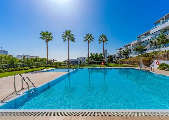 Modern 3 Bedroom With Sea Views Apartment *