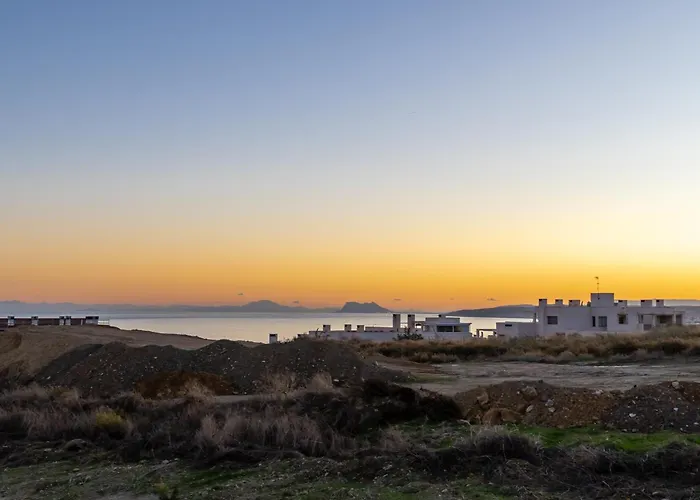 Modern 3 Bedroom With Sea Views *