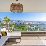 Modern 3 Bedroom With Sea Views