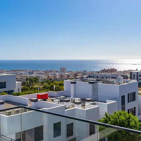 Apartment Modern 3 Bedroom With Sea Views